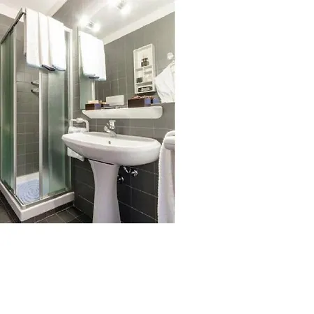 Palace 2 アパートホテル 3*