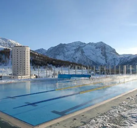 アパートホテル Palace 2 セストリエーレ